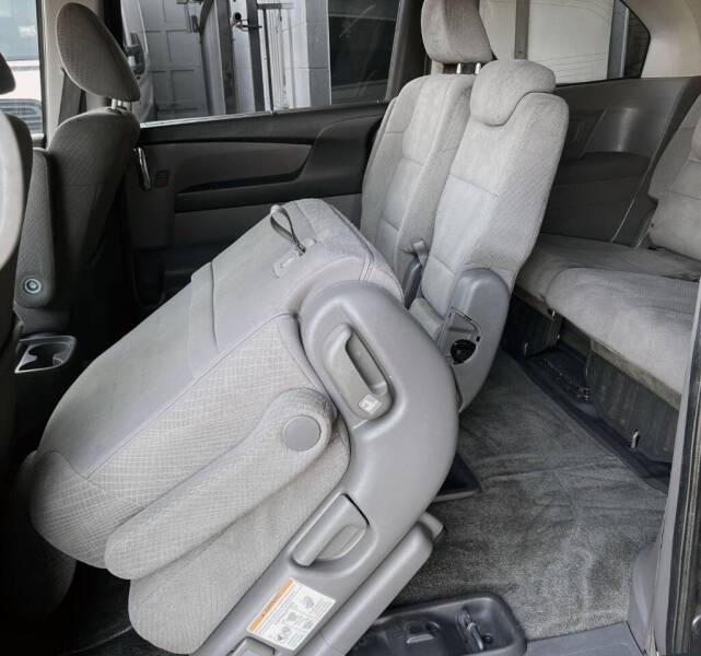 2015 Honda Odyssey EX photo 16