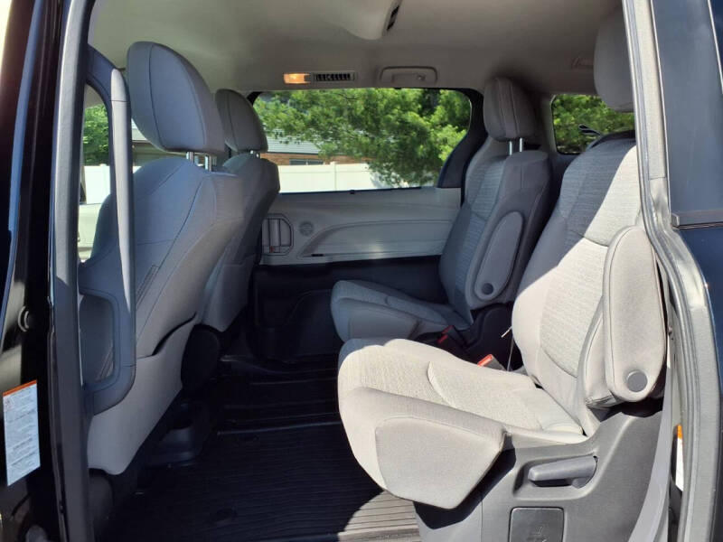 2023 Toyota Sienna LE 8-Passenger