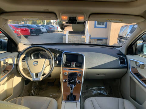 2015 Volvo XC60 T5 Drive-E Premier