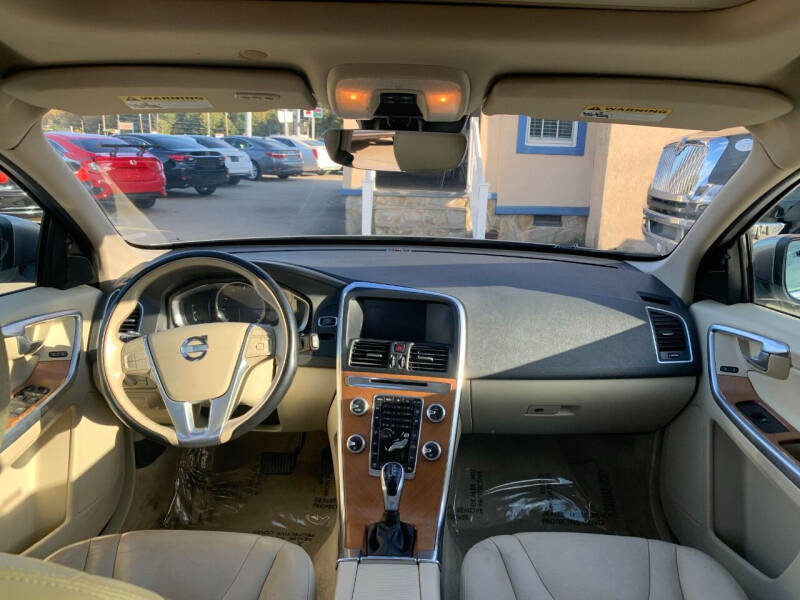 2015 Volvo XC60 T5 Drive-E Premier