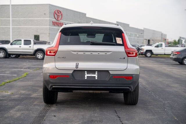 2024 Volvo XC40 B5 Plus Dark Theme