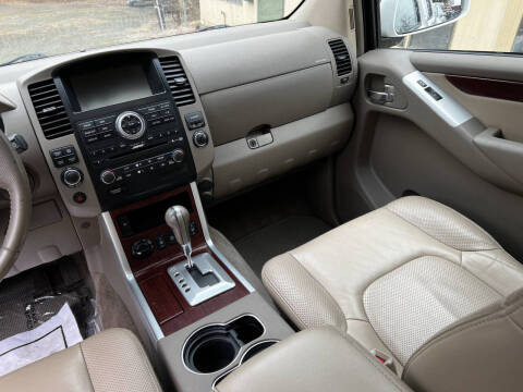 2010 Nissan Pathfinder LE