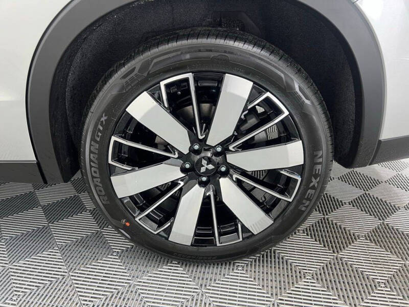 2026 Mitsubishi Outlander SE