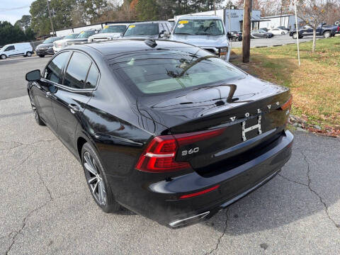 2022 Volvo S60 B5 Momentum