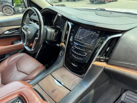 2016 Cadillac Escalade Luxury Collection