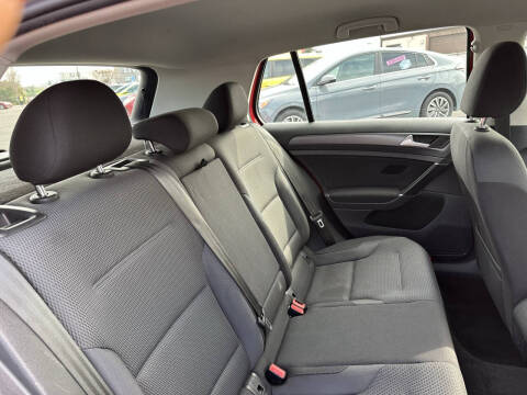 2019 Volkswagen Golf SE