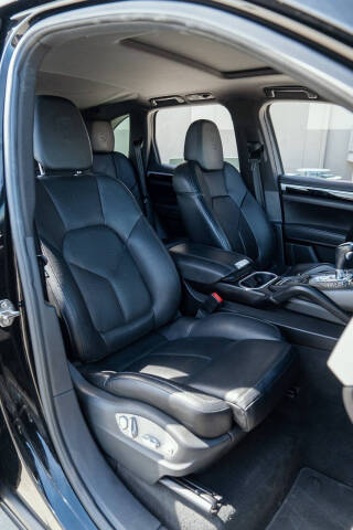 2017 Porsche Cayenne Platinum Edition