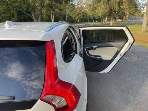 2015 Volvo V60 Cross Country T5