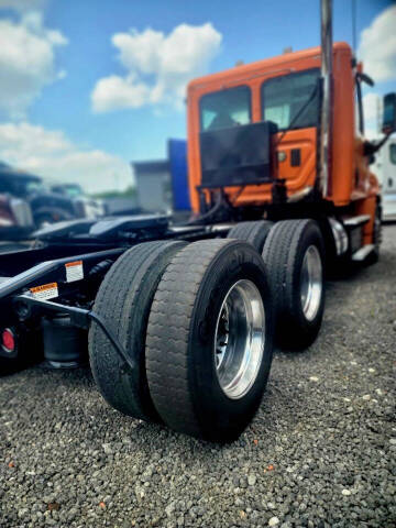 2012 Freightliner Cascadia Day Cab