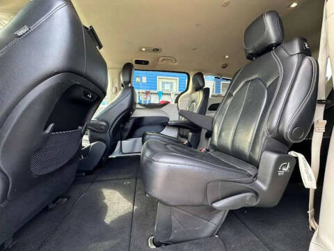 2022 Chrysler Pacifica Touring L