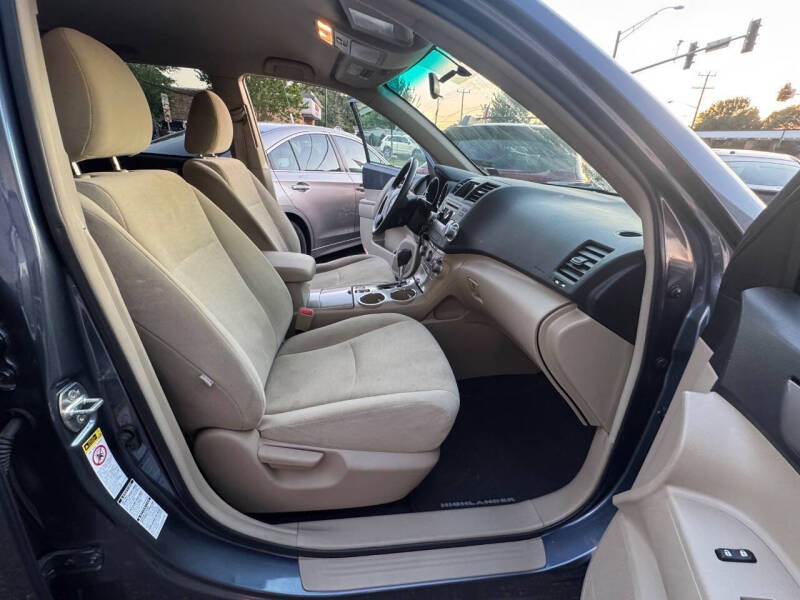 2012 Toyota Highlander SE