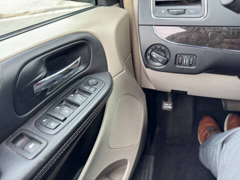 2013 Chrysler Town and Country Touring