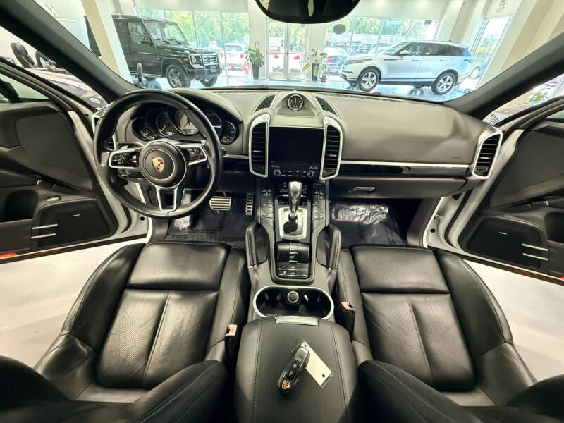 2017 Porsche Cayenne S E-Hybrid Platinum Edition