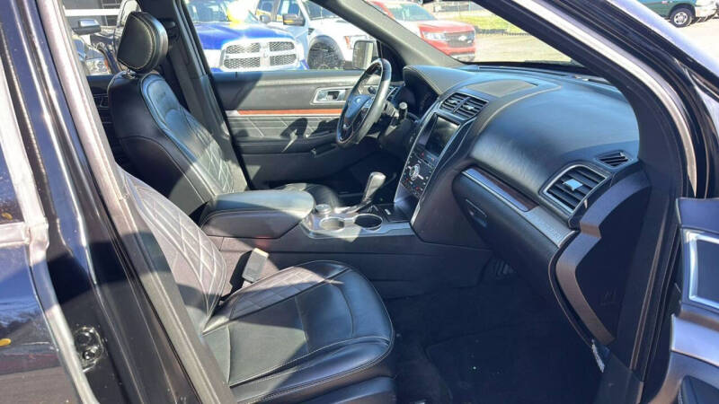 2017 Ford Explorer Platinum