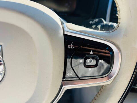 2016 Volvo XC90 T6 Momentum