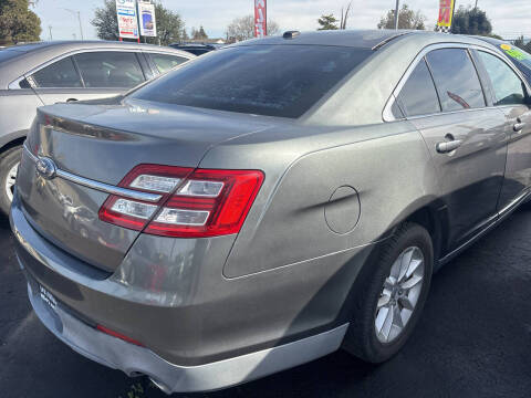 2013 Ford Taurus SE