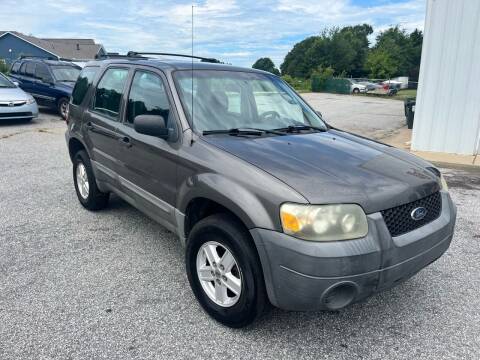 2006 Ford Escape for sale at UpCountry Motors in Taylors SC