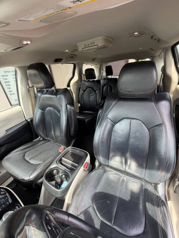 2017 Chrysler Pacifica Touring-L