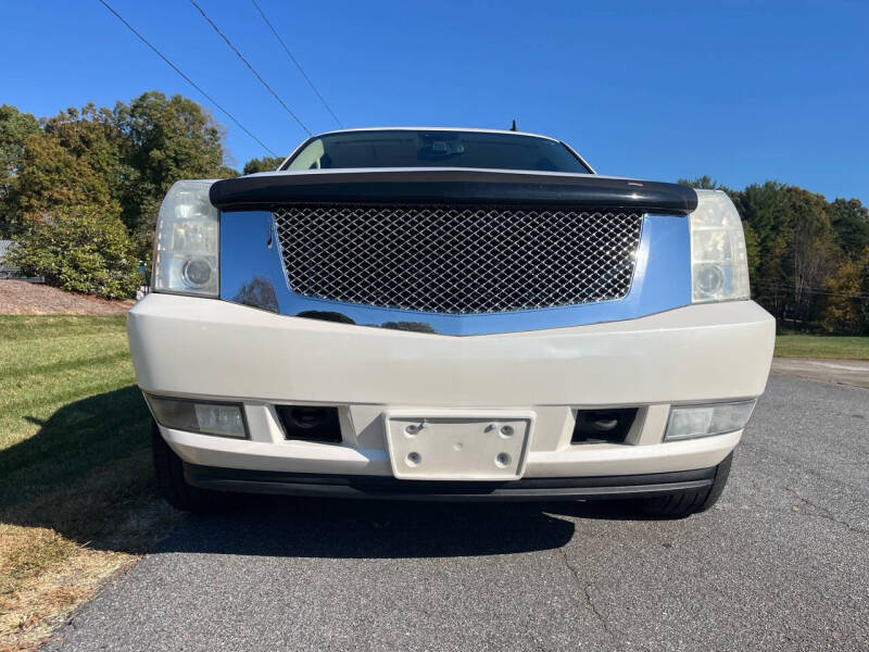 2007 Cadillac Escalade Base photo 12