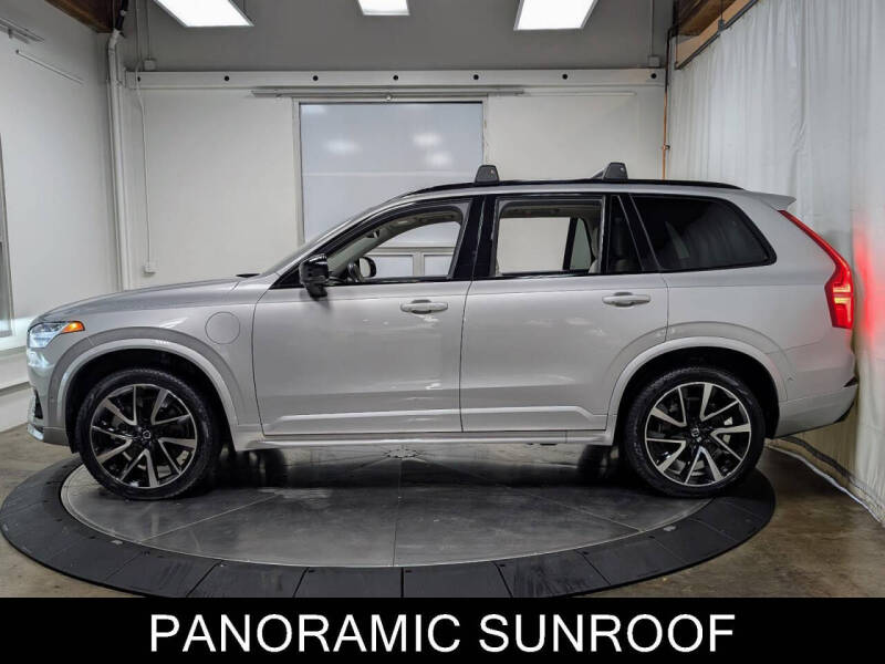 2025 Volvo XC60 B5 Plus Dark Theme