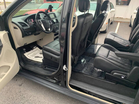 2016 Chrysler Town and Country Touring