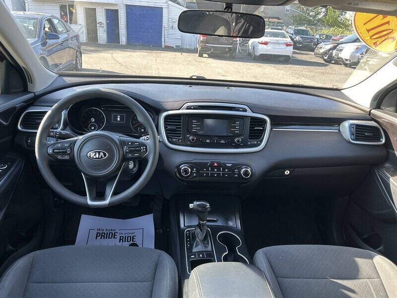 2017 Kia Sorento LX