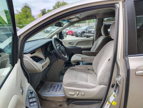 2016 Toyota Sienna LE 8-Passenger