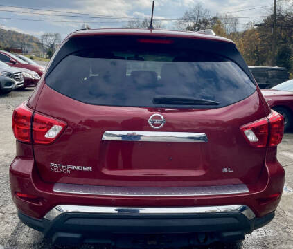 2017 Nissan Pathfinder SL