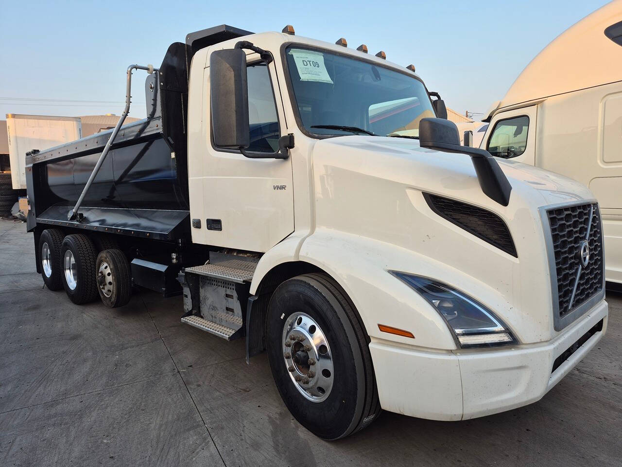 2022 Volvo VNR for sale at KING TRUCK TRAILER SALES in Bakersfield, CA