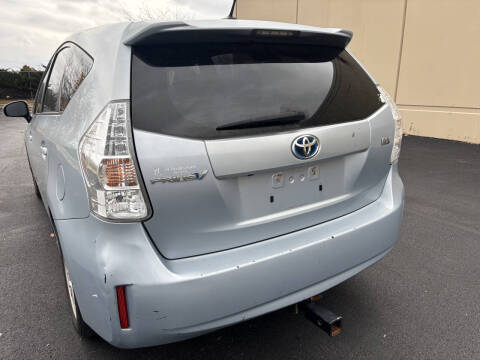 2014 Toyota Prius v Two