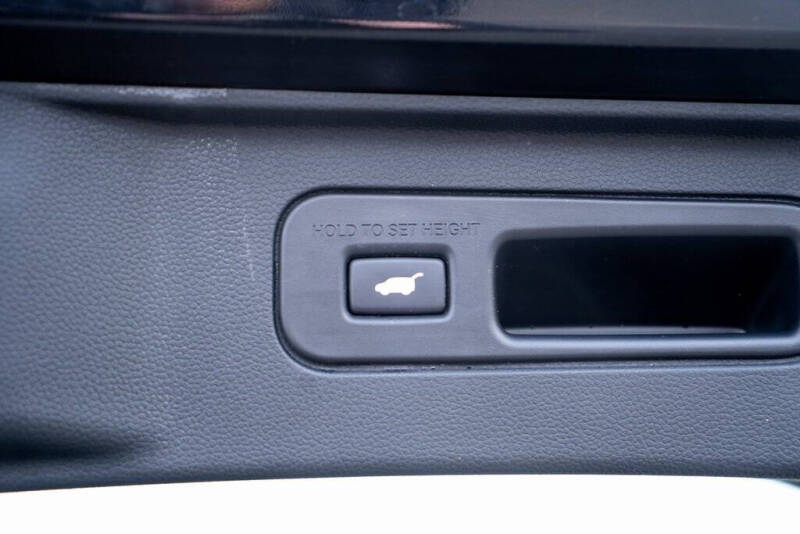 2023 Honda Pilot EX-L w/Rear Captain's Chairs