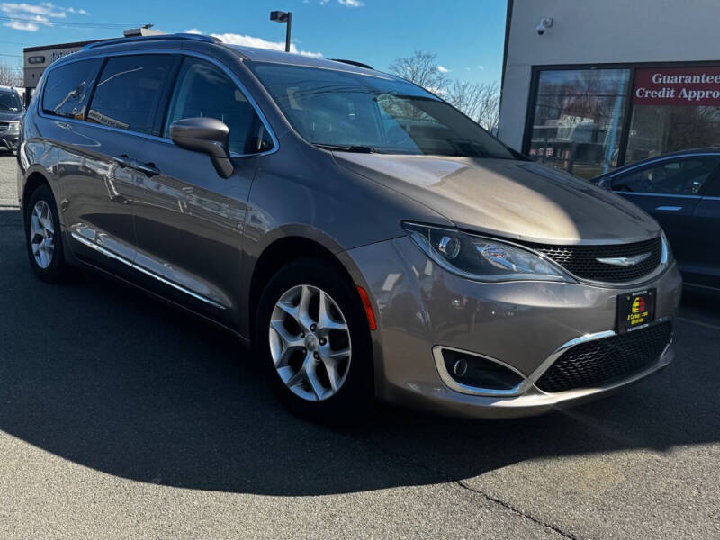 2017 Chrysler Pacifica Touring-L Plus
