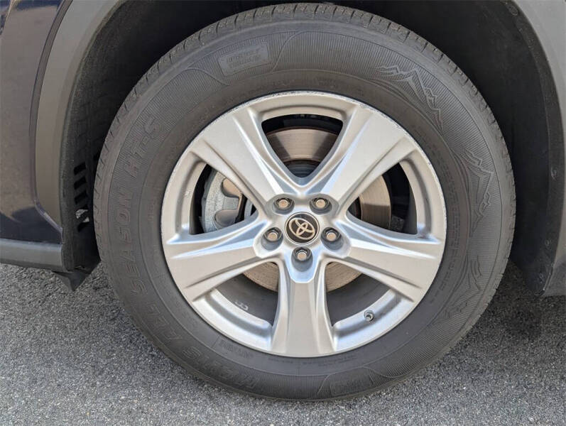 2020 Toyota Highlander LE