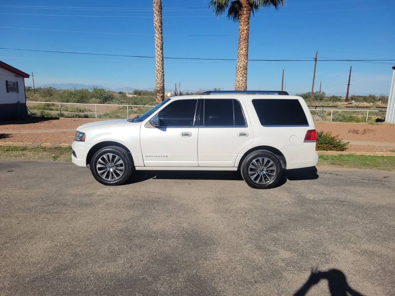Off White 2016 Lincoln Navigator Select 4x2 Select 4dr SUV 1