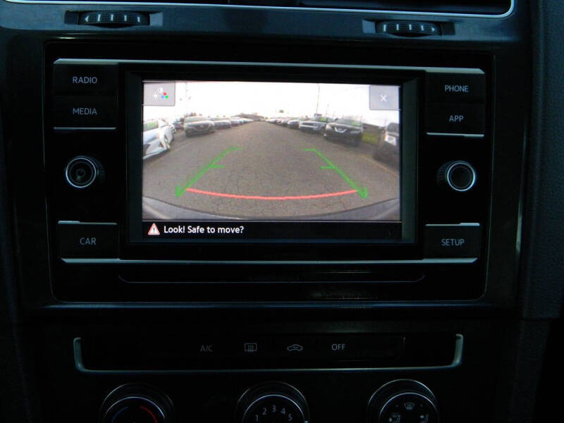 2018 Volkswagen Golf TSI S