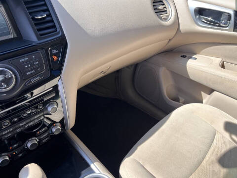 2015 Nissan Pathfinder SV