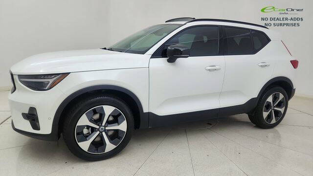 2026 Volvo XC40 B5 Plus