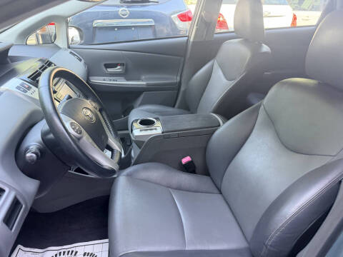2013 Toyota Prius v Five