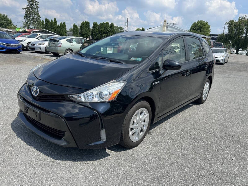 2015 Toyota Prius v Three