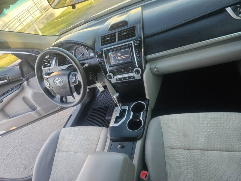 2012 Toyota Camry LE photo 35