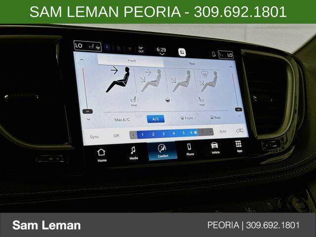 2027 Chrysler Pacifica Select