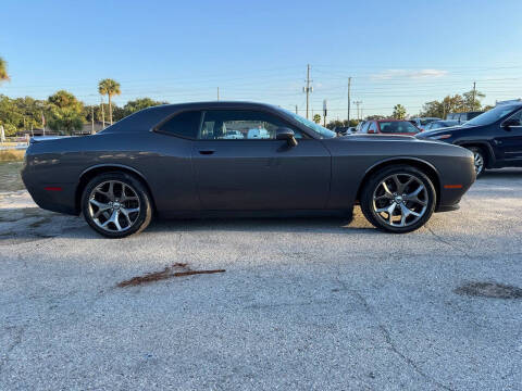 2017 Dodge Challenger SXT Plus