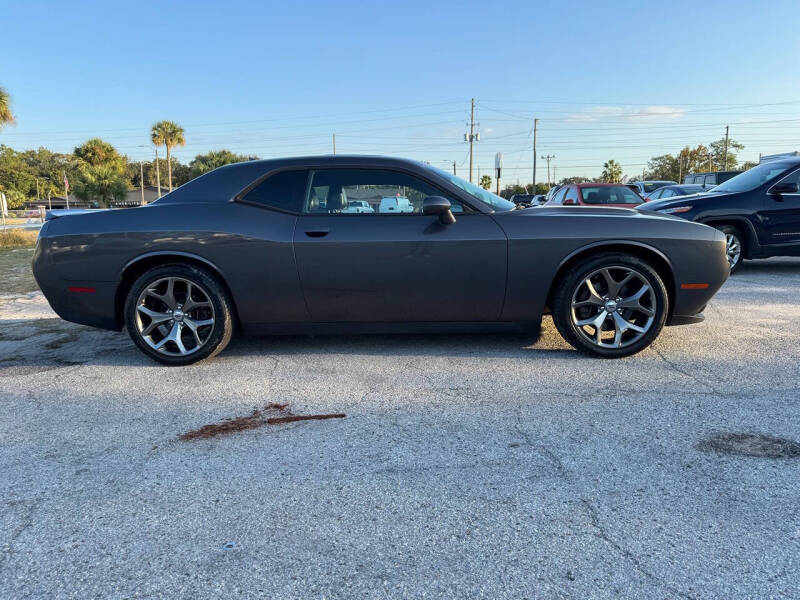 2017 Dodge Challenger SXT Plus