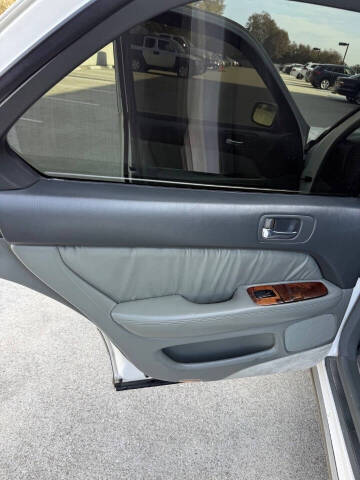 1997 Lexus LS 400 Coach