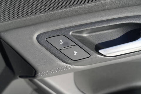 2025 Audi Q6 e-tron quattro Premium Plus