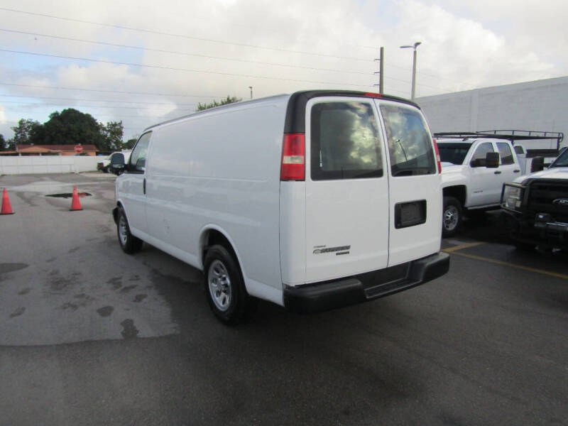 2014 Chevrolet Express Cargo Work Van photo 5