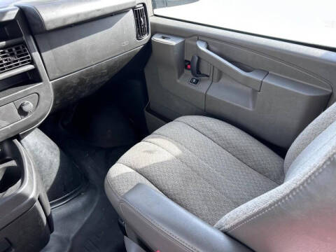 2022 Chevrolet Express LS 3500