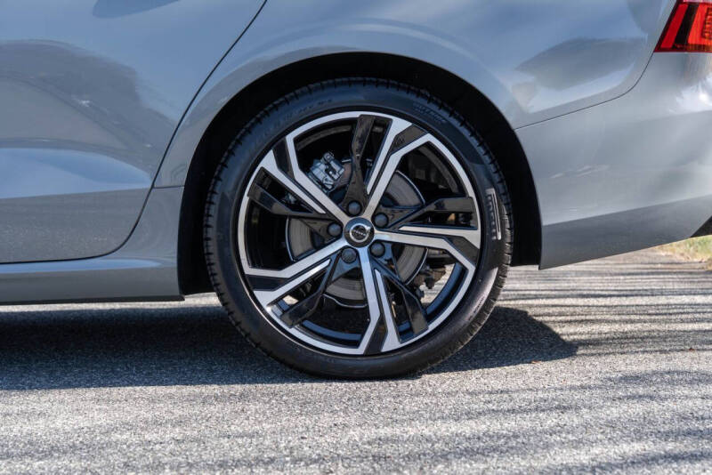 2024 Volvo S60 B5 Core Dark Theme