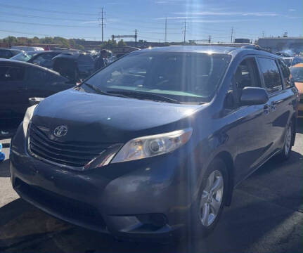 2017 Toyota Sienna LE 8-Passenger