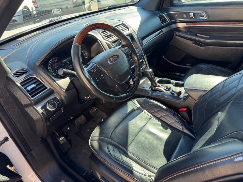 2017 Ford Explorer Platinum